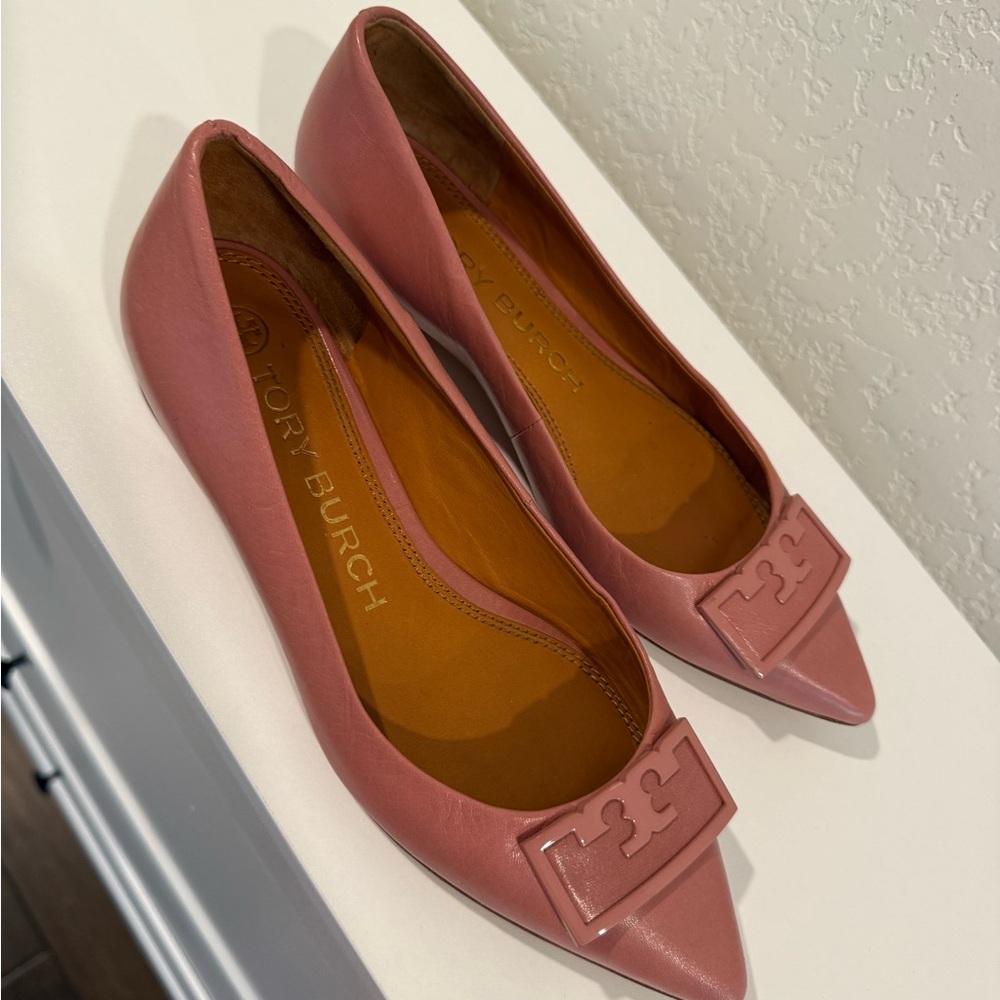 Beautiful Tory Burch pink Rose Pointed Flats